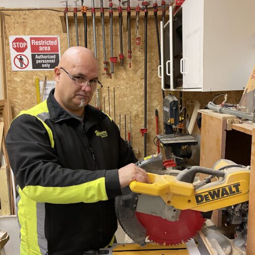 Man working with saw